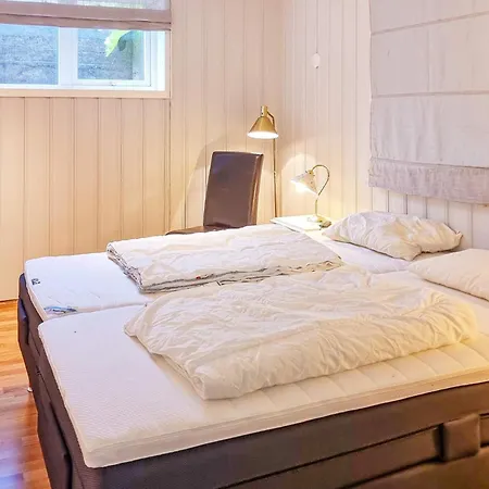 Holiday home Four-bedroom In 1 *