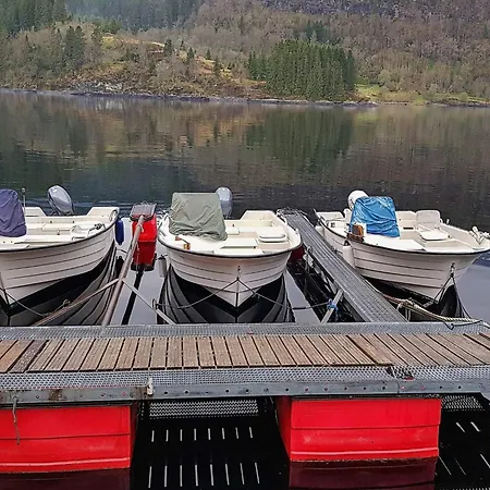 10 Person In Bygstad-by Traum Bygstad