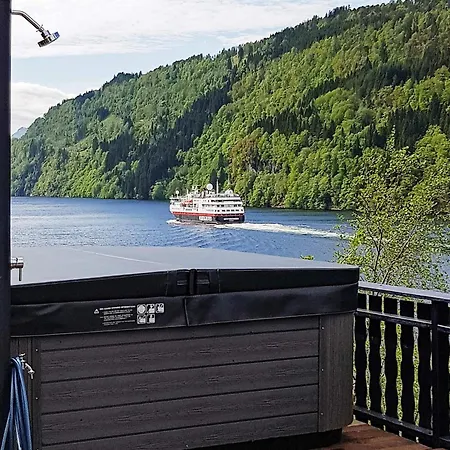 10 Person In Bygstad-by Traum Bygstad