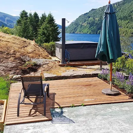 10 Person In Bygstad-by Traum Casa de Férias Bygstad