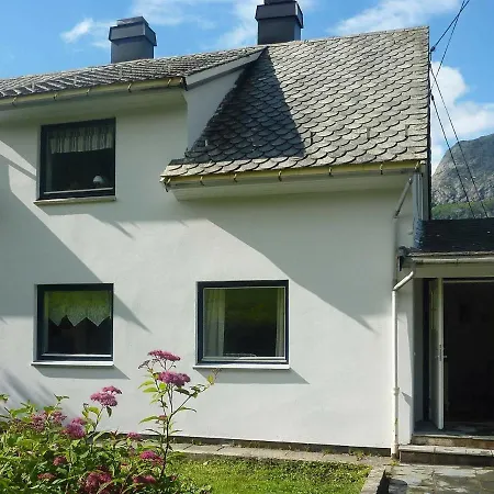 10 Person In Bygstad-by Traum Casa de Férias