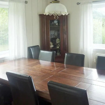 10 Person In Bygstad-by Traum Casa de Férias *